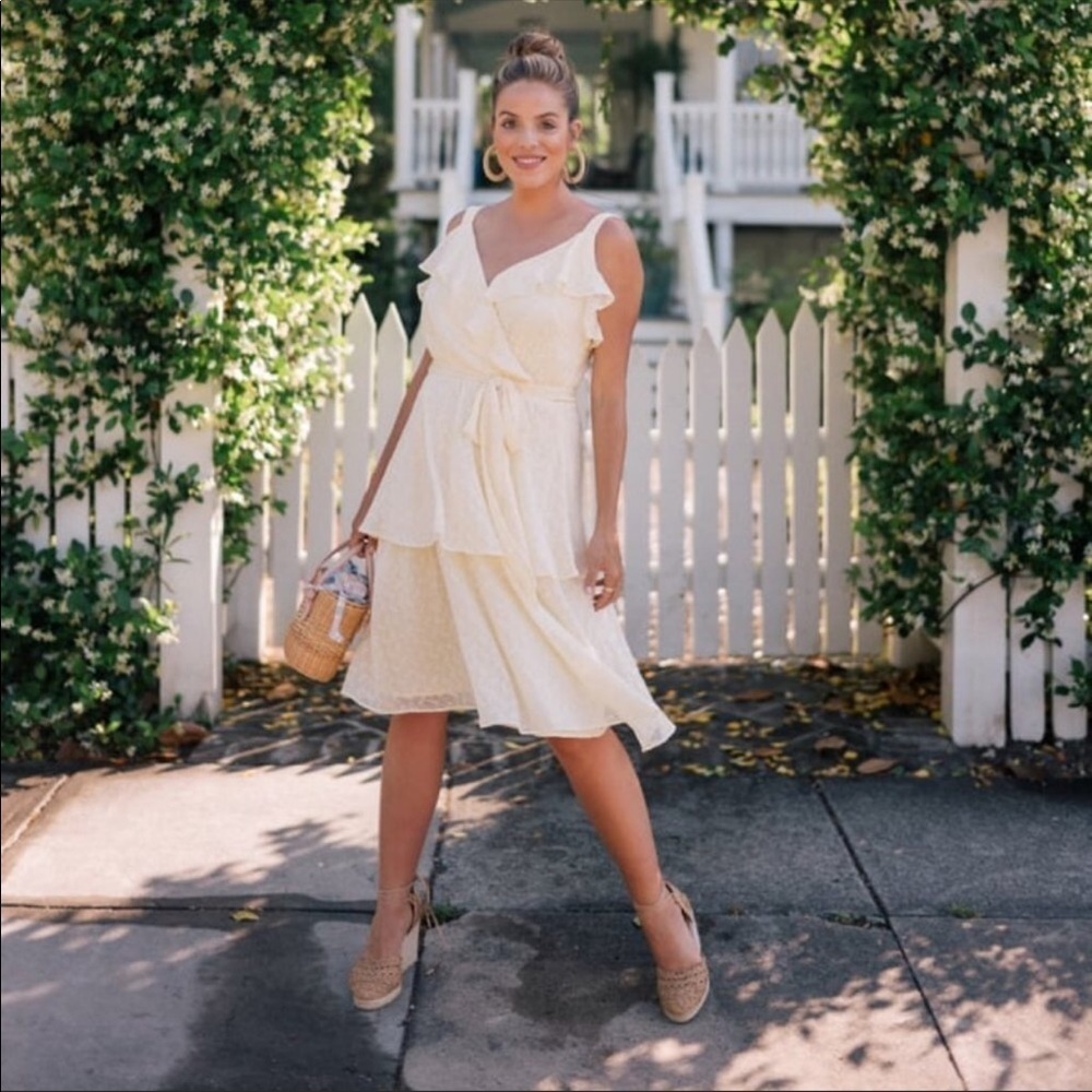 GAL MEETS GLAM Helena Light Yellow Eyelet Ruffle Dress Size 6P